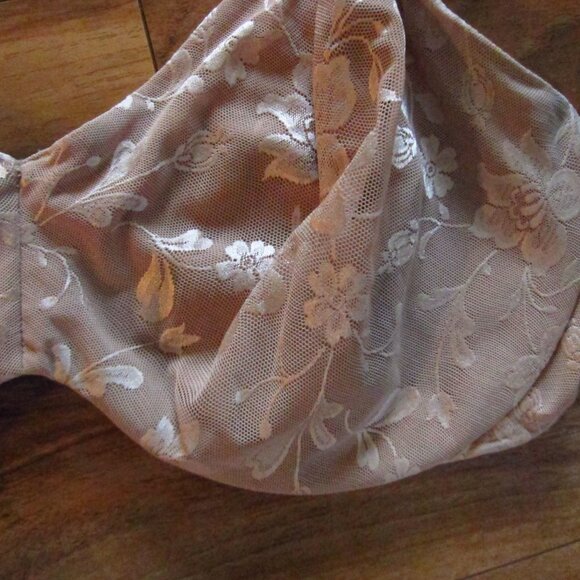 SOMA Beige lace EMMA Minimizer Underwire Bra Size 40DDD - Picture 3 of 6